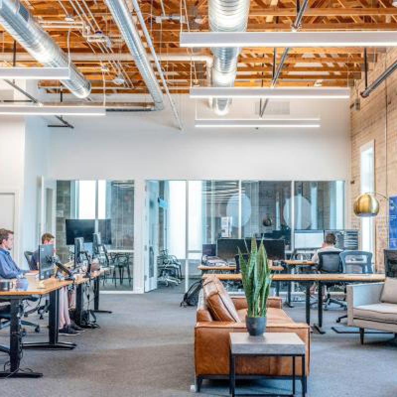 Sexy Clutches: How to Buy & Wear a Designer Clutch Bag