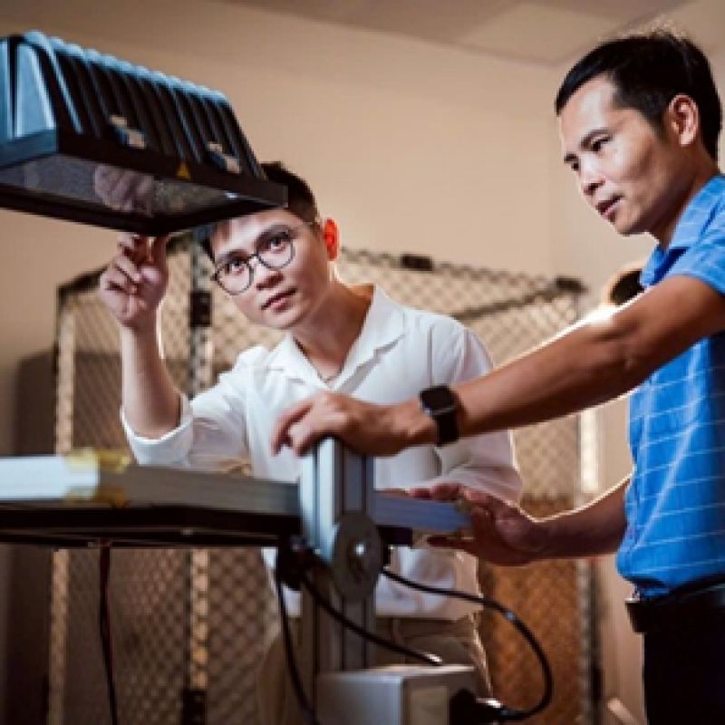 Giữa lúc giá xăng tăng, Việt Nam có startup giúp các trạm sạc xe điện giảm khoảng 40% chi phí/tháng